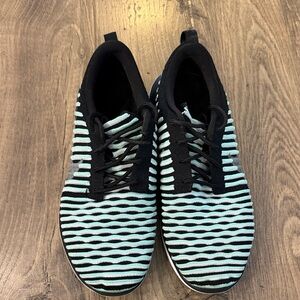 NIKE ROSHE TWO FLYKNIT GS Shoes 844620 301 Size 4.5 Youth .